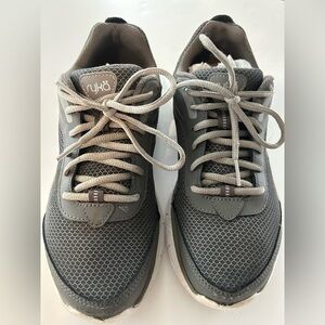 RYKA WOMENS GRAY AND PINK WALKING SNEAKERS SIZE 8 1/2